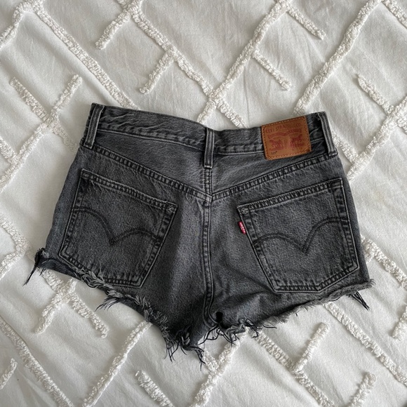 Levi's 501 Shorts - Picture 6 of 6